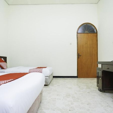 Oyo 2004 Penginapan Bidara Syariah Probolinggo Exterior photo