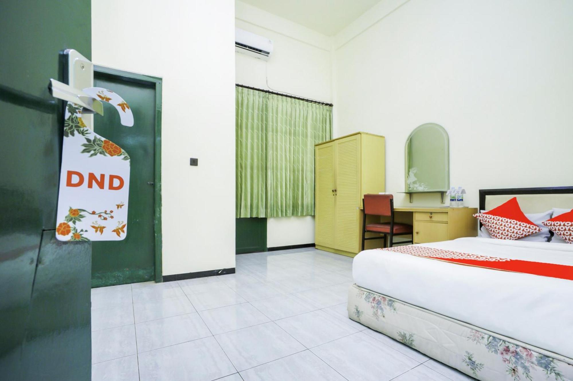 Oyo 2004 Penginapan Bidara Syariah Probolinggo Exterior photo