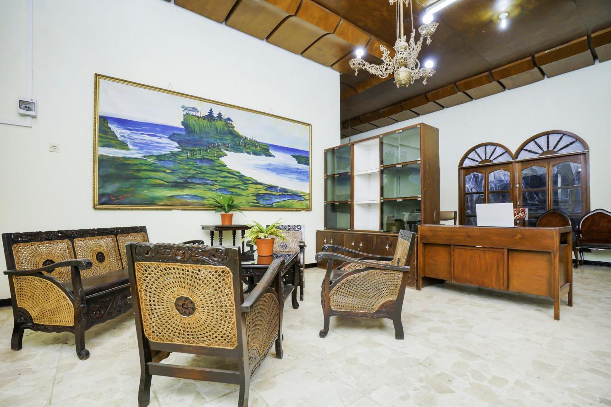 Oyo 2004 Penginapan Bidara Syariah Probolinggo Exterior photo